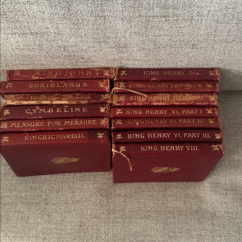 Set of 13 various Shakespeare plays from 1908 condition in line with 117 age